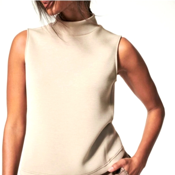 Spanx Air Essentials Mock Meck Beige Small - Picture 1 of 5